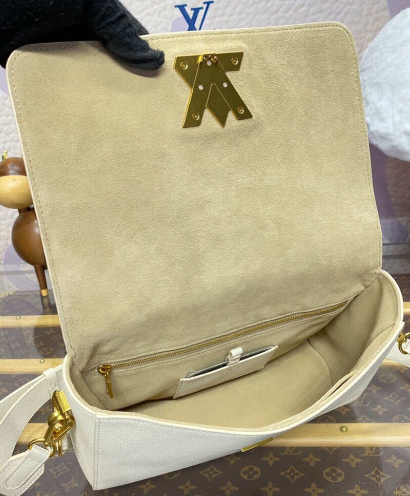 Louis Vuitton Soft Twist M24639 M25359